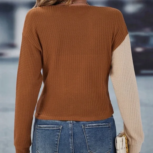 Waffle Knit lightweight Surplice Color Block top - Picture 3 of 3